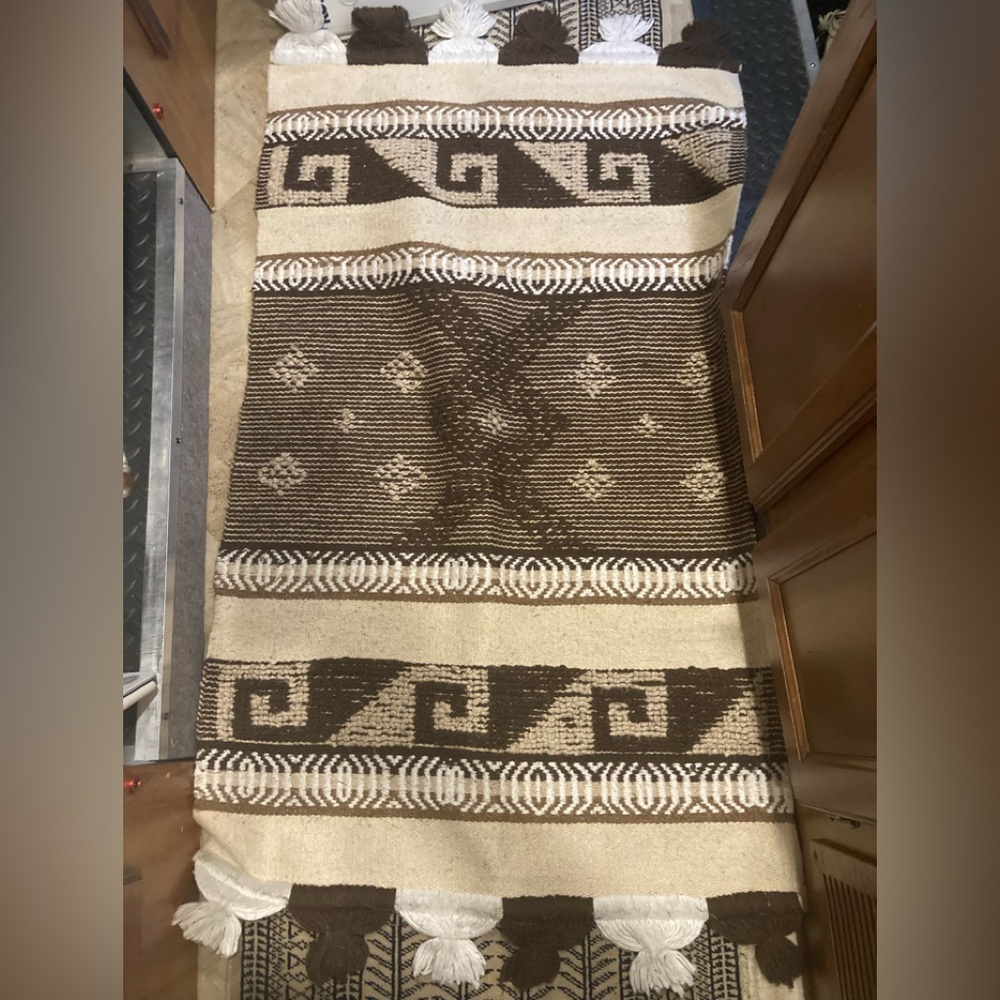 Peruvian? Brown /Cream Geometric Pattern Rug/Wall Hanging Wool Blend pre loved - Picture 2 of 15